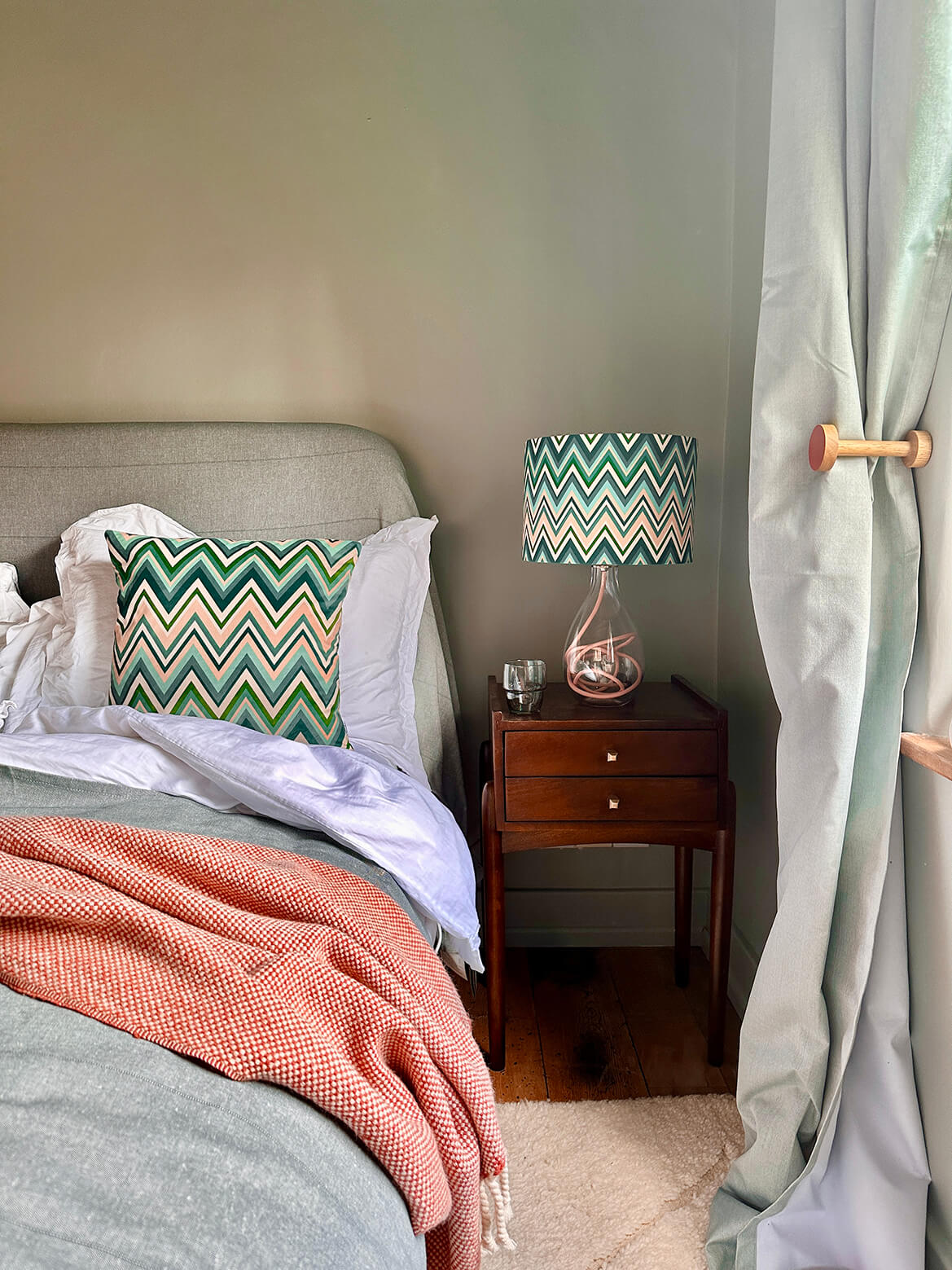 Zig Zag in Blue Fig medium lamp